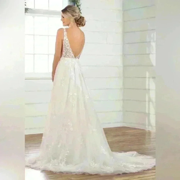 Essence of Australia Wedding Dress - D3023 - Picture 4 of 6